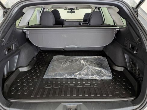 Used 2025 Subaru Outback Premium image 21