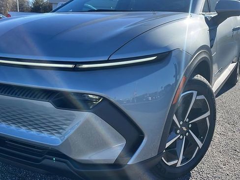 New 2026 Chevrolet Equinox EV LT image 10