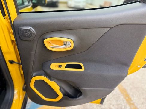 Used 2015 Jeep Renegade Latitude w/ Popular Equipment Group image 15