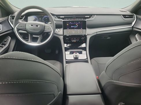 New 2025 Jeep Grand Cherokee L Laredo image 24