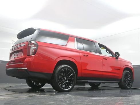 Used 2022 Chevrolet Suburban LT w/ LT Signature Plus Package image 35