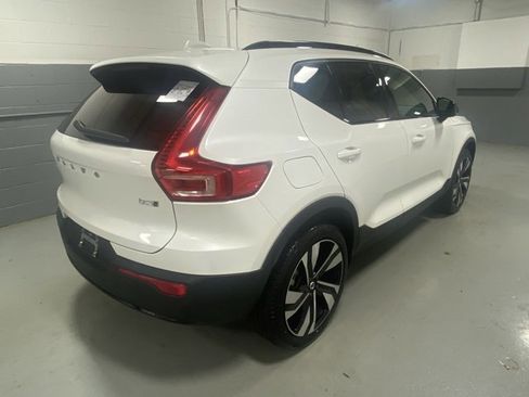 Certified 2025 Volvo XC40 B5 Plus image 3