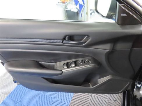 Used 2024 Nissan Altima 2.5 S FWD image 15