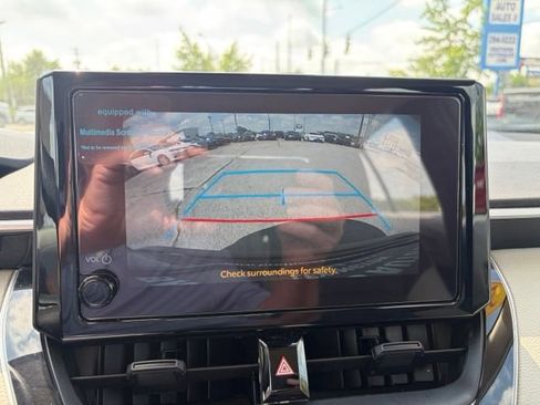 Used 2025 Toyota Corolla LE FWD image 22