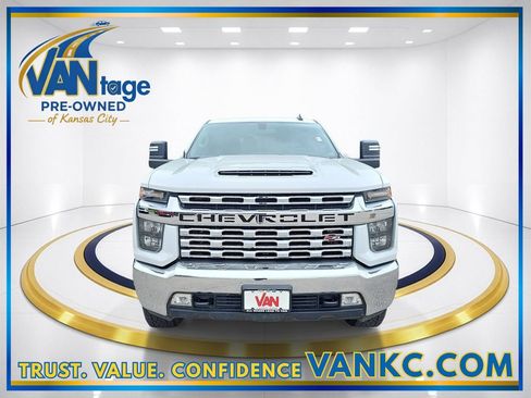 Used 2022 Chevrolet Silverado 2500 LT w/ Convenience Package AWD/4WD image 2