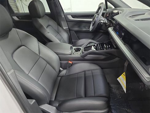 Certified 2025 Porsche Cayenne image 26