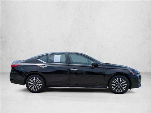 Used 2024 Nissan Altima 2.5 SV FWD image 4