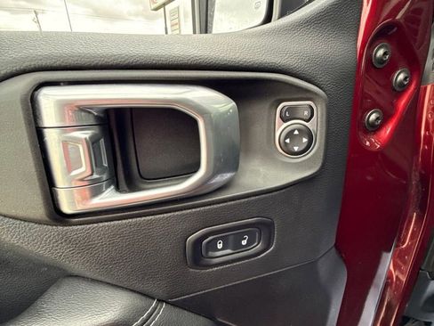 Used 2022 Jeep Wrangler Unlimited Sahara w/ Cold Weather Group AWD/4WD image 12