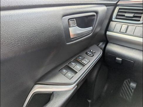 Used 2017 Toyota Camry SE FWD image 19