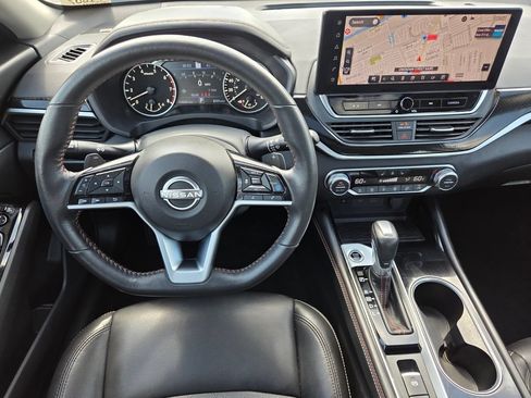 Used 2024 Nissan Altima 2.0 SR FWD image 23