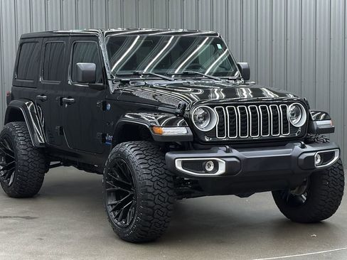 Used 2025 Jeep Wrangler Unlimited Sahara w/ Safety Group AWD/4WD image 7