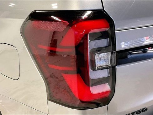 Used 2024 Ford Expedition Limited image 41