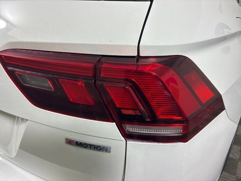 Used 2020 Volkswagen Tiguan SE w/ 3rd Row Seat Package AWD/4WD image 36
