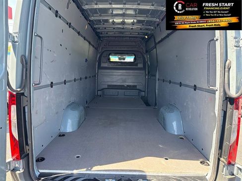 Used 2024 Mercedes-Benz Sprinter 2500 image 34