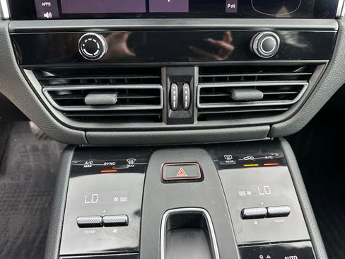 Certified 2024 Porsche Macan AWD/4WD image 24