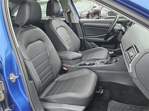 Used 2023 Volkswagen Jetta SE image 16