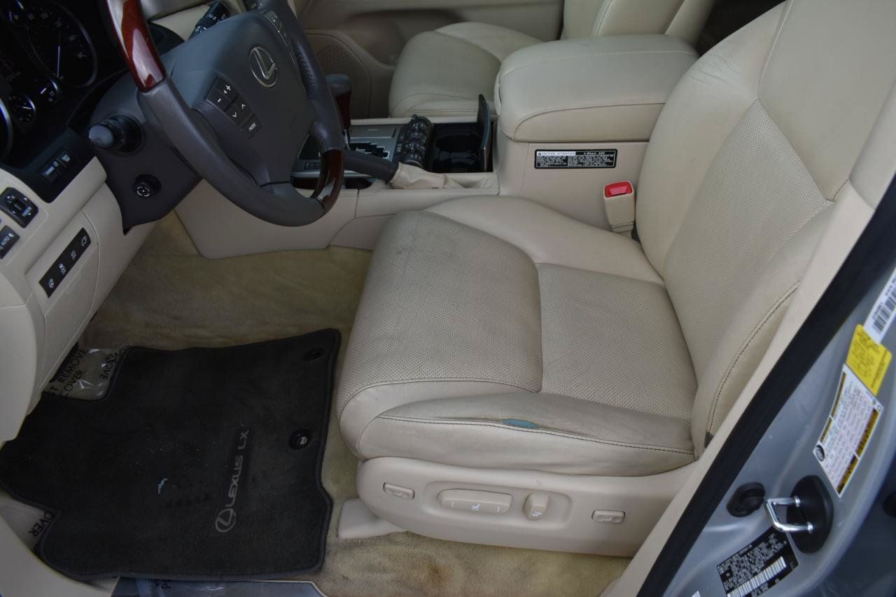 Used 2013 Lexus LX 570 4WD w/ Luxury Pkg image 24