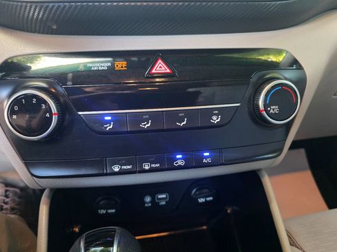 Used 2017 Toyota Corolla LE w/ Carpet Mat Package (TMS) FWD image 25
