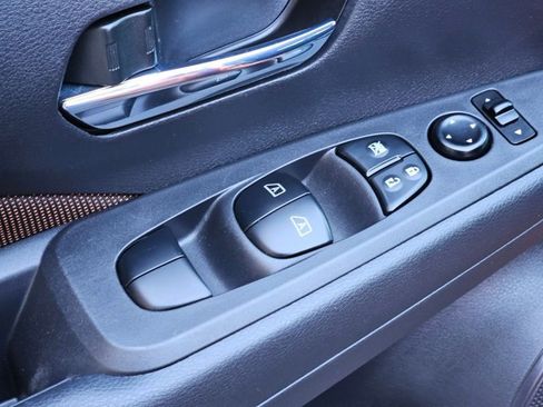 Used 2023 Nissan Kicks SR image 14