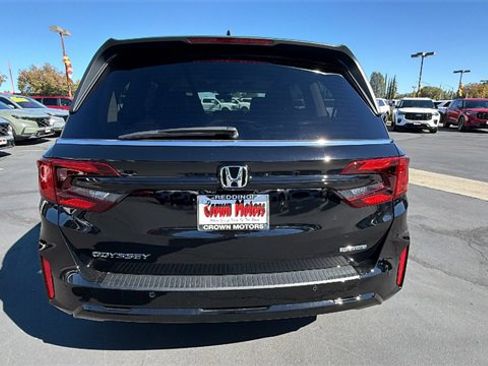 New 2026 Honda Odyssey Touring image 5
