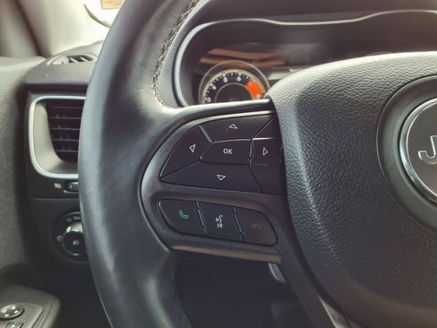 Used 2019 Jeep Cherokee Trailhawk AWD/4WD image 11