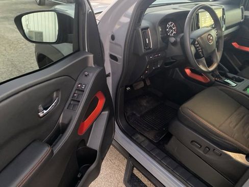Used 2025 Nissan Frontier PRO-4X w/ Black Accent Package image 11