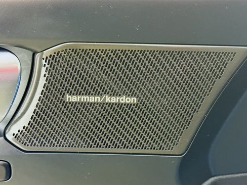 Used 2023 Volvo XC40 Recharge Ultimate image 4