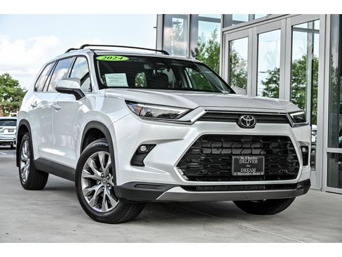 Used 2024 Toyota Grand Highlander AWD image 1