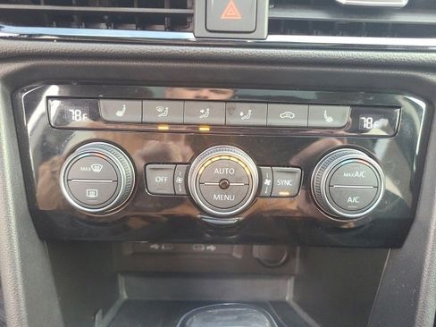 Used 2024 Volkswagen Taos SE w/ Panoramic Sunroof Package image 27