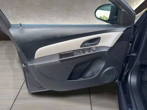 Used 2015 Chevrolet Cruze LS FWD image 12