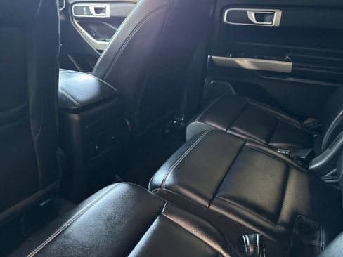 Used 2023 Ford Explorer XLT w/ Equipment Group 202A RWD image 12