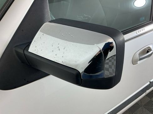 Used 2010 Lincoln Navigator L Base image 8