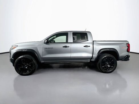 Used 2025 Chevrolet Colorado Trail Boss w/ Midnight Edition AWD/4WD image 3