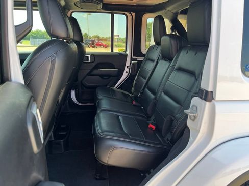 Used 2020 Jeep Wrangler Unlimited Sahara w/ Dual Top Group AWD/4WD image 19
