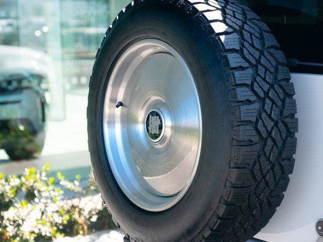 Used 2022 Land Rover Defender 90 X-Dynamic HSE AWD/4WD image 12