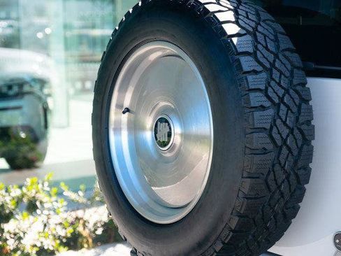 Used 2022 Land Rover Defender 90 X-Dynamic HSE image 12