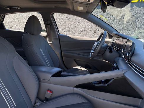 Used 2022 Hyundai Elantra SEL w/ Convenience + Premium Package image 19