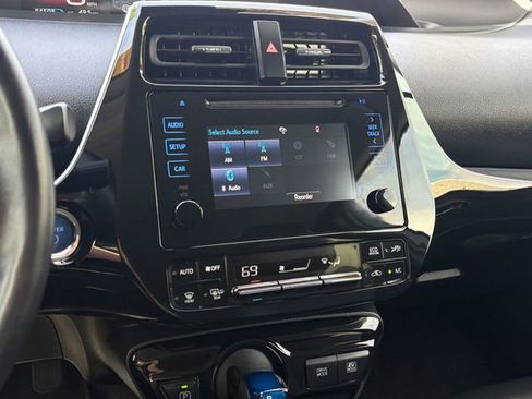 Used 2019 Toyota Prius XLE image 21