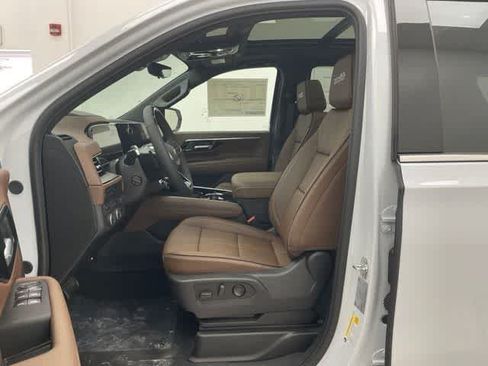 New 2026 Chevrolet Tahoe High Country w/ LPO, Illumination Package AWD/4WD image 9