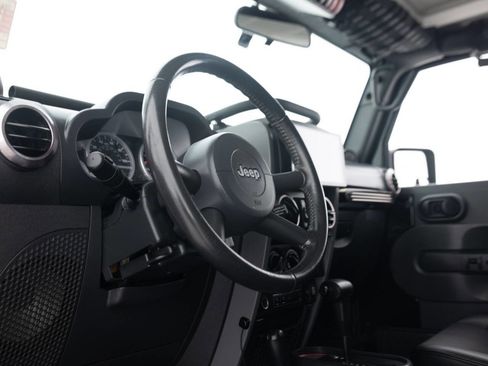 Used 2007 Jeep Wrangler Unlimited Rubicon w/ PWR Convenience Group AWD/4WD image 30