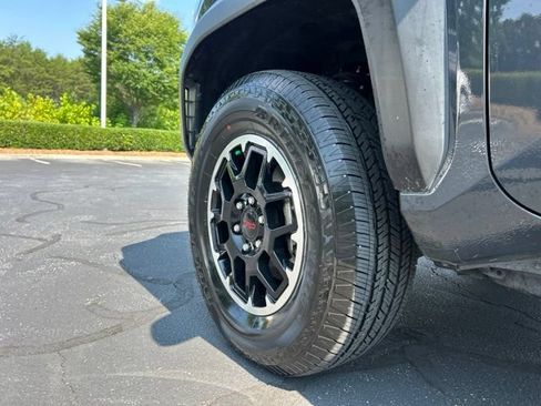 Used 2025 Toyota Tacoma TRD Off-Road AWD/4WD image 13