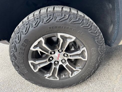 Used 2023 GMC Canyon AT4 w/ AT4 Premium Package AWD/4WD image 12
