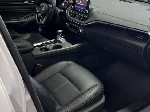 Used 2019 Nissan Altima 2.5 SR FWD image 14
