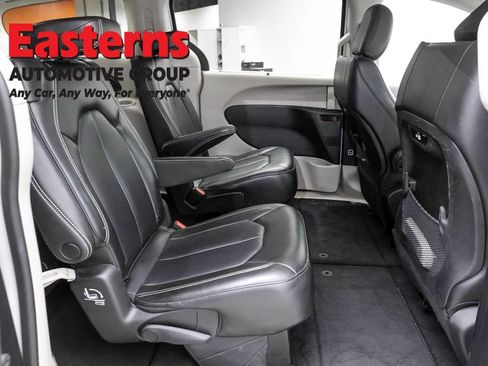 Used 2023 Chrysler Pacifica Touring-L FWD image 24
