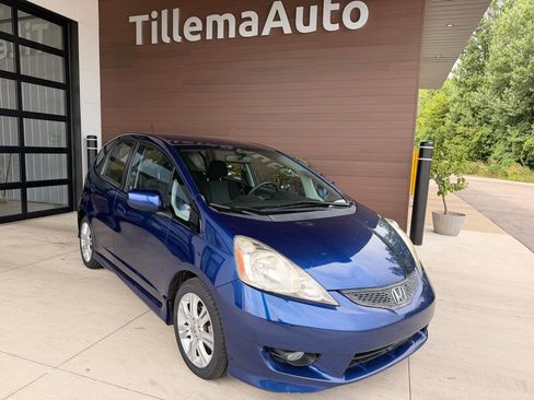 Used 2011 Honda Fit Sport image 1