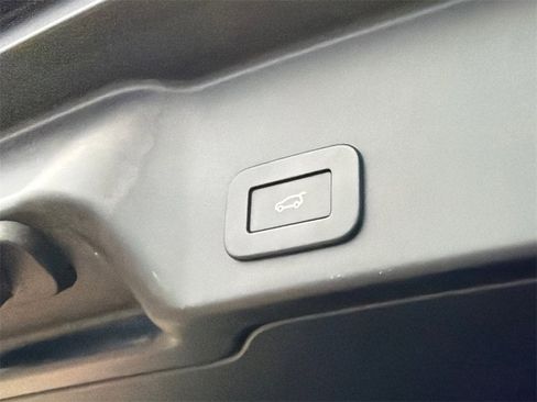 Used 2023 Land Rover Range Rover Evoque S image 10