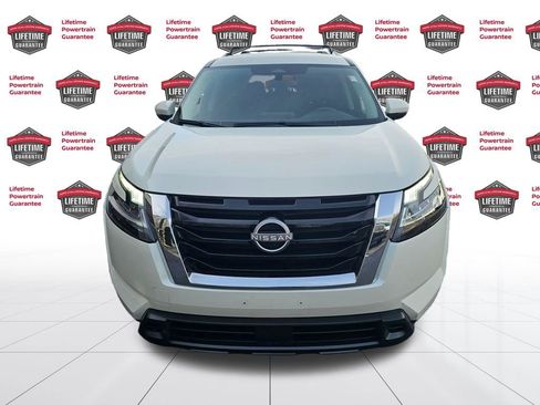 Used 2022 Nissan Pathfinder SV image 4
