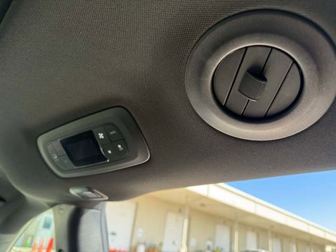 New 2026 Chrysler Pacifica Limited image 18