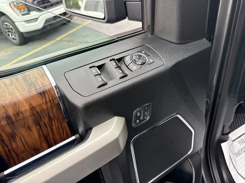Used 2018 Ford F150 Lariat w/ Equipment Group 502A Luxury AWD/4WD image 32