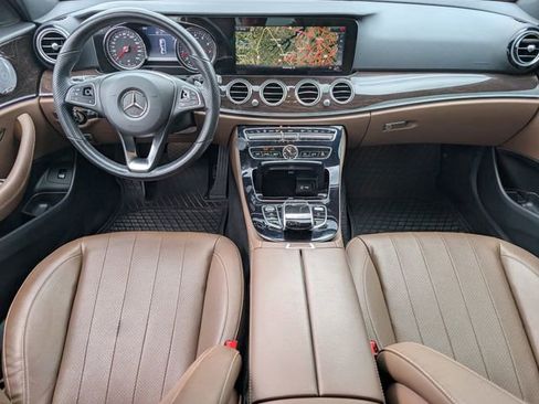 Used 2018 Mercedes-Benz E 300 4MATIC image 9